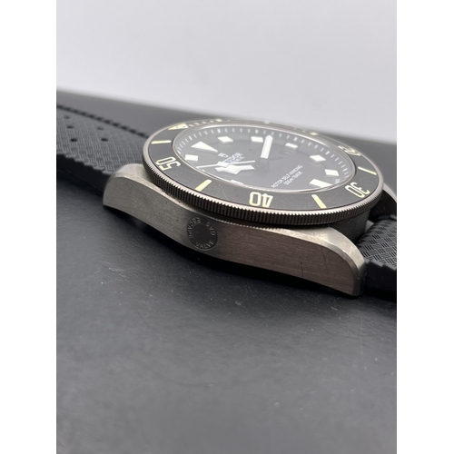 529 - A TUDOR PELAGOS BLACK TITANIUM MEN'S DIVERS WATCH 25500TN BOXED SEEN WORKING BUT NO WARRANTY. RECENT... 