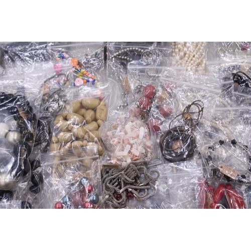 197 - A LARGE QUANTITY OF INDIVIDUALLY BAGGED COSTUME JEWELLERY NECKLACES