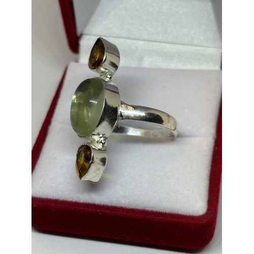 656 - A MARKED SILVER RING WITH TWO CITIRINES AND ONE MOONSTONE SIZE S IN A PRESENTATION BOX