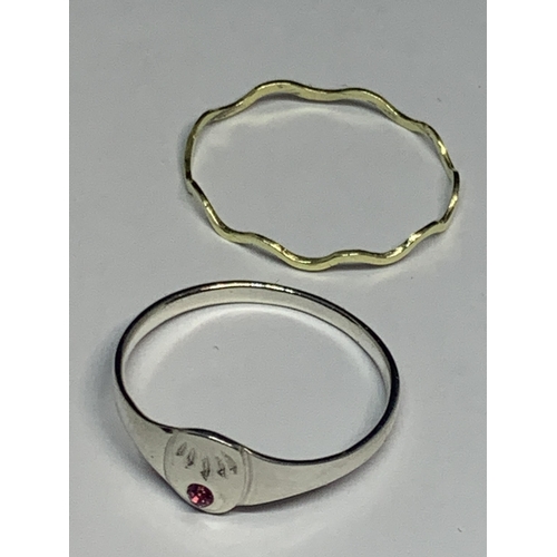 681 - FOUR MARKED SILVER RINGS TO INCLUDE A GOLD PLATED