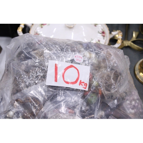 936 - 10KG OF INDIVIDUALLY BAGGED COSTUME JEWELLERY NECKLACES