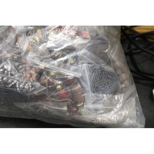 981 - 10KG OF INDIVIDUALLY BAGGED COSTUME JEWELLERY NECKLACES