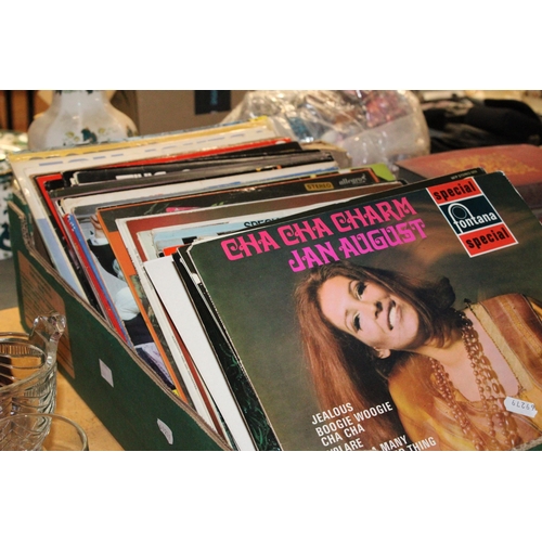 1018 - A COLLECTION OF VINTAGE 33RPM VINYL LP RECORDS TO INCLUDE JAMES LAST, KYLIE MINOGUE, RICHARD CLAYDER... 