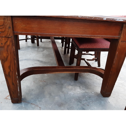 2912 - AN EDWARDIAN OAK BOARDROOM TABLE ON TAPERING LEGS WITH SHAPED STRETCHERS, HAVING INSET LEATHER TOP A... 