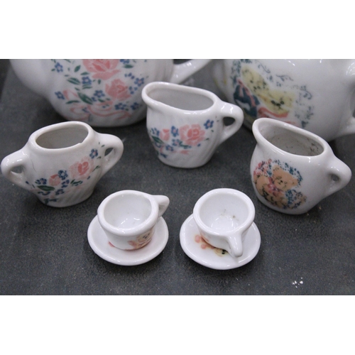 236 - A CHILD'S TOY TEASET WITH TEAPOTS, CUPS, SAUCERS, ETC