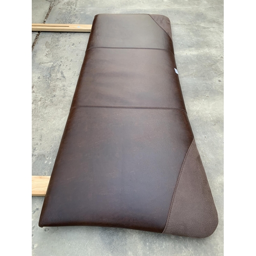 2989 - A 5' LEATHER DIVAN HEADBOARD