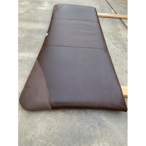 2989 - A 5' LEATHER DIVAN HEADBOARD