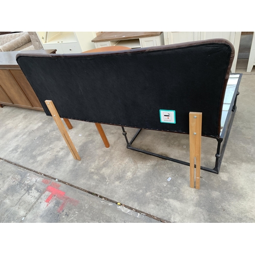 2989 - A 5' LEATHER DIVAN HEADBOARD