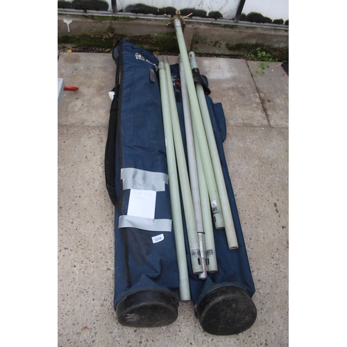 1210 - LIVE INSULATING POLES X2  NO VAT