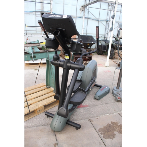 147 - LIFE FITNESS CROSS TRAINER ELIPTICAL  NO VAT