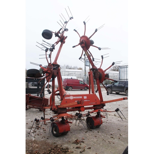 252 - A KUHN SIX ROTA HAY TEDDER + VAT