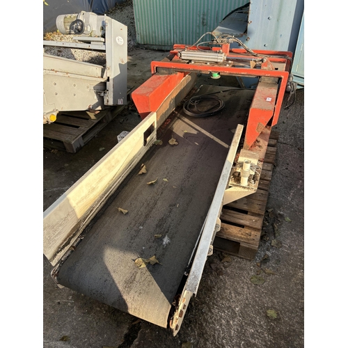 244 - A SHORT DE FEIJTER CONVEYOR WITH SQUEEZE STOP DEVICE AND THREE PHASE DRUM MOTOR IN WORKING ORDER +VA... 