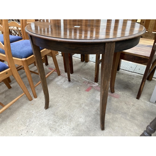 2543 - AN OVAL EDWARDIAN CENTRE TABLE, 33