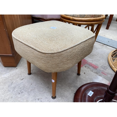 2550 - A RETRO FOOTSTOOL ON TAPERING LEGS