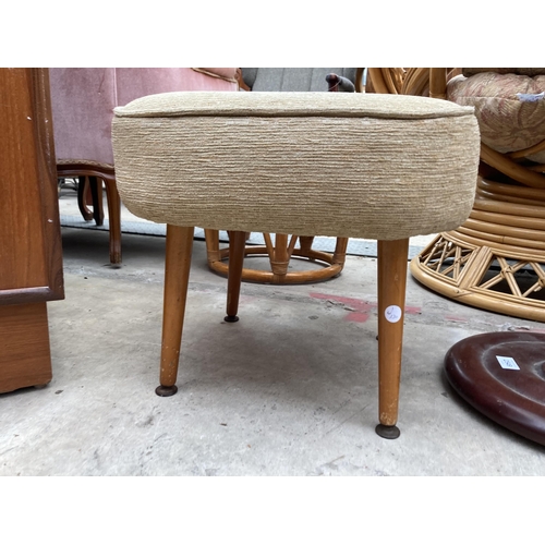 2550 - A RETRO FOOTSTOOL ON TAPERING LEGS