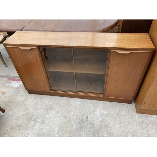 2557 - A RETRO TEAK BOOKCASE WITH TWO SLIDING GLASS DOORS AND TWO CUPBOARDS, 54