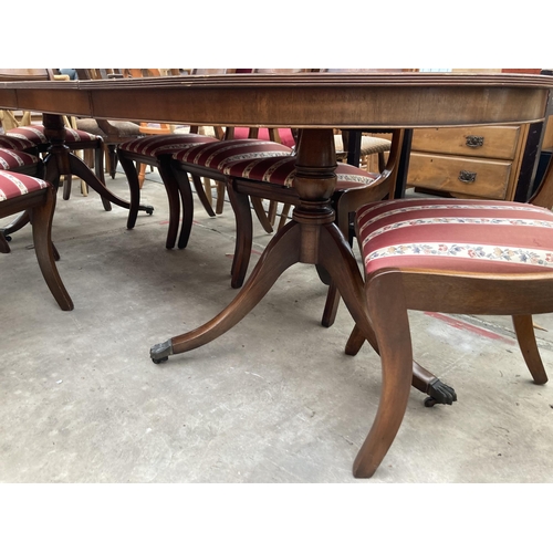 2559 - A REGENCY STYLE MAHOGANY TWIN PEDESTAL EXTENDING DINING TABLE, 63