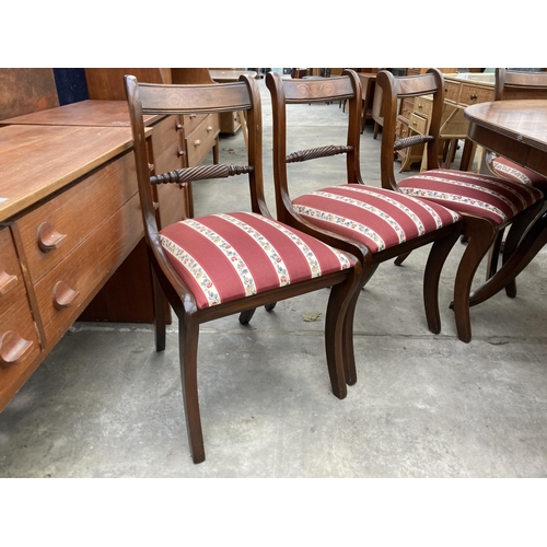 2559 - A REGENCY STYLE MAHOGANY TWIN PEDESTAL EXTENDING DINING TABLE, 63