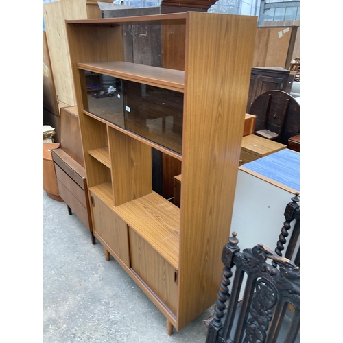 2567 - A SCHREIBER RETRO TEAK DISPLAY UNIT WITH FOUR SLIDING DOORS, TWO BEING GLASS, 42