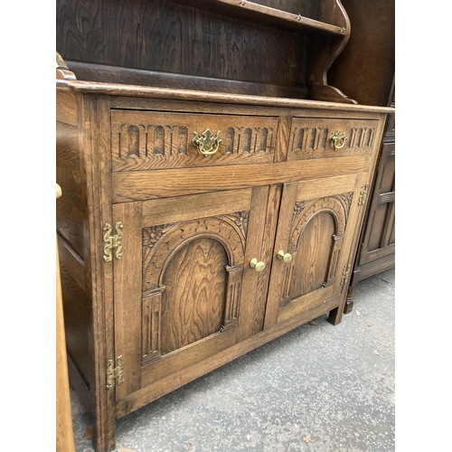 2573 - AN OAK JACOBEAN STYLE DRESSER WITH PLATE RACK, 42