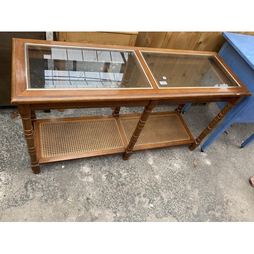 2579 - A HARDWOOD TABLE WITH INSET GLASS TOP AND SPLIT CANE 2ND TIER, 50