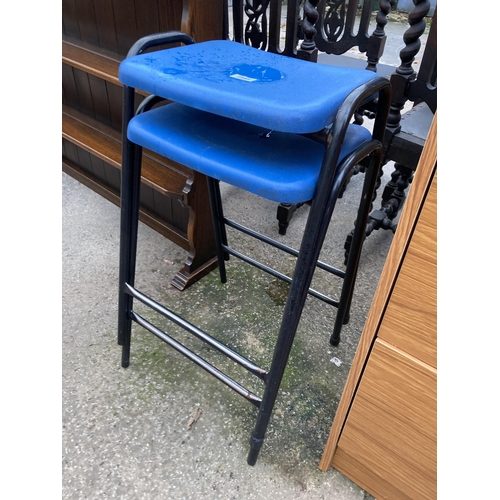 2584 - A PAIR OF PLASTIC STACKING STOOLS ON TUBULAR METAL FRAMES