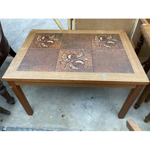 2589 - A RETRO TILE TOP COFFEE TABLE AND PINE NEST OF TWO TABLES