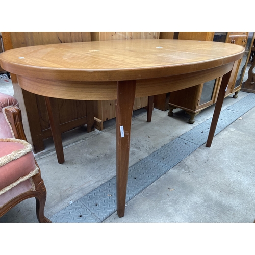 2595 - A RETRO TEAK OVAL EXTENDING DINING TABLE, 60