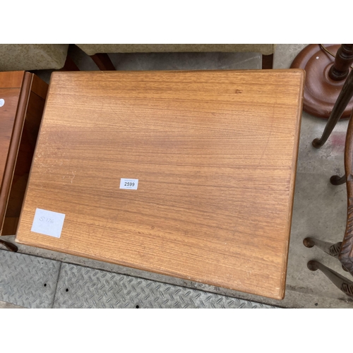 2599 - A RETRO TEAK COFFEE TABLE