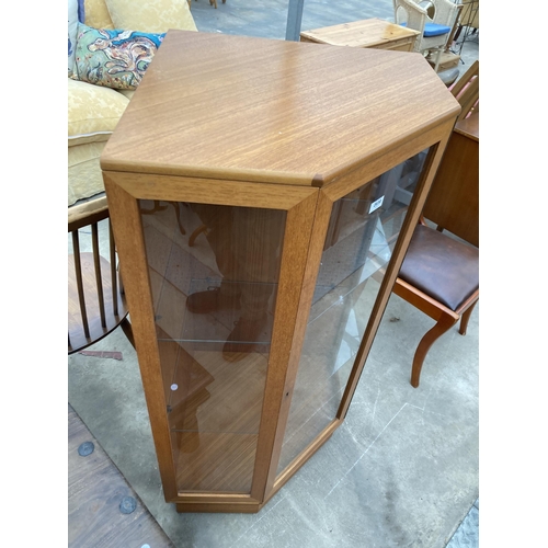 2630 - A RETRO TEAK GLAZED CORNER DISPLAY CABINET, 31