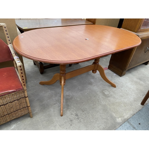 2638 - A BERKLEY EXTENDING TEAK DINING TABLE, 58