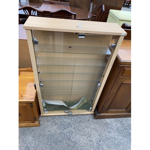 2651 - A TWO DOOR DISPLAY CASE WITH EIGHT GLASS SHELVES, 27