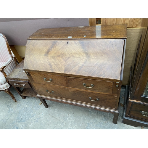 2659 - AN EDWARDIAN MAHOGANY BUREAU ON OPEN BASE, 38.5