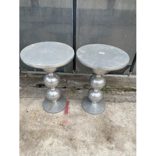 1504 - A PAIR OF DECORATIVE METAL DISPLAY PEDESTALS/FLOWER STANDS