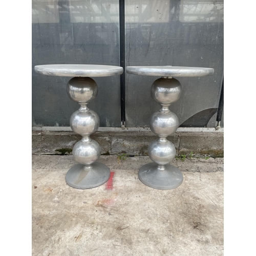 1504 - A PAIR OF DECORATIVE METAL DISPLAY PEDESTALS/FLOWER STANDS