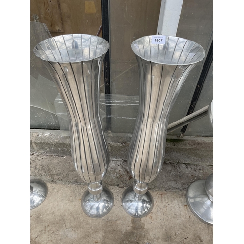 1507 - A PAIR OF LARGE METAL VASES (H:81CM)