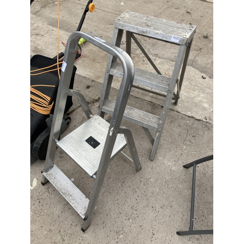 1696 - AN ALUMINIUM TWO RUNG STEP LADDER AND A FURTHER SMALL STEP LADDER