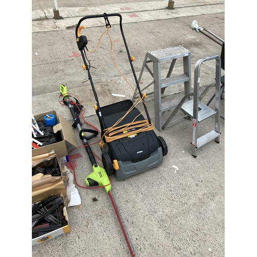 1697 - A TITAN ELECTRIC LAWN RAKE AND A GARDEN GEAR LONG REACH HEDGE TRIMMER