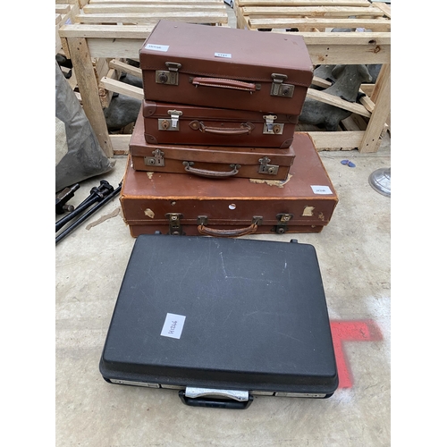 1741 - FOUR VARIOUS VINTAGE TRAVEL CASES AND A FURTHER HARD SHELL TRAVEL CASE