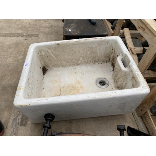 1743 - A WHITE GLAZED BELFAST SINK