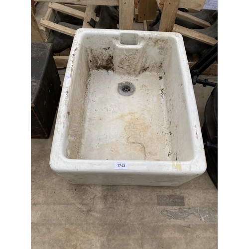 1743 - A WHITE GLAZED BELFAST SINK