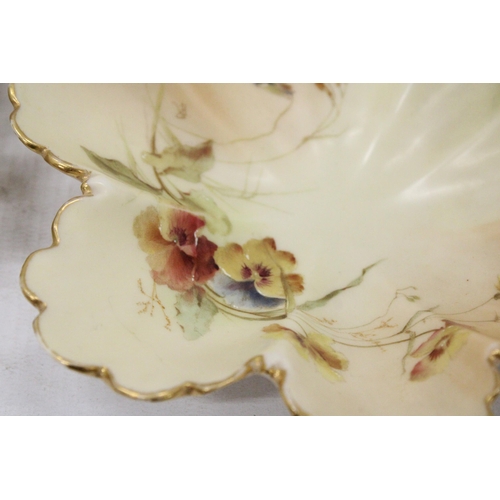 14 - A PAIR OF ROYAL WORCESTER BLUSH IVORY FLORAL SHELL BOWLS - 1404