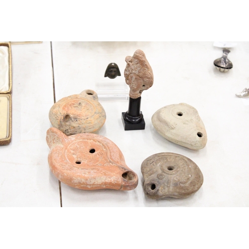 16 - A COLLECTION OF ROMAN ANTIQUITY ITEMS TO INCLUDE FOUR OIL LAMPS, TERACOTTA BUST HEAD ON LATER STAND ... 