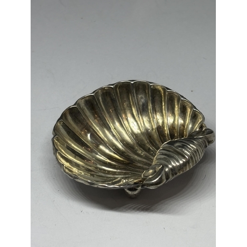 27 - A HALLMARKED CHESTER SILVER SHELL GROSS WEIGHT 10.8 GRAMS