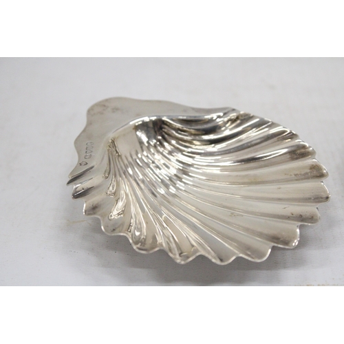 34 - TWO HALLMARKED LONDON SILVER SCALLOP DISHES GROSS WEIGHT 120 GRAMS