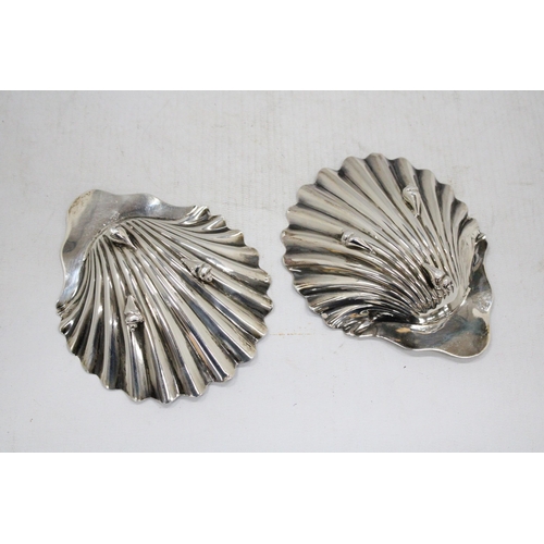 34 - TWO HALLMARKED LONDON SILVER SCALLOP DISHES GROSS WEIGHT 120 GRAMS