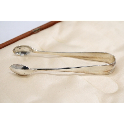 35 - A HALLMARKED SHEFFIELD SILVER SET OF SIX TEASPOONS AND SUGAR NIPS IN A LEATHER PRESENTATION CASE