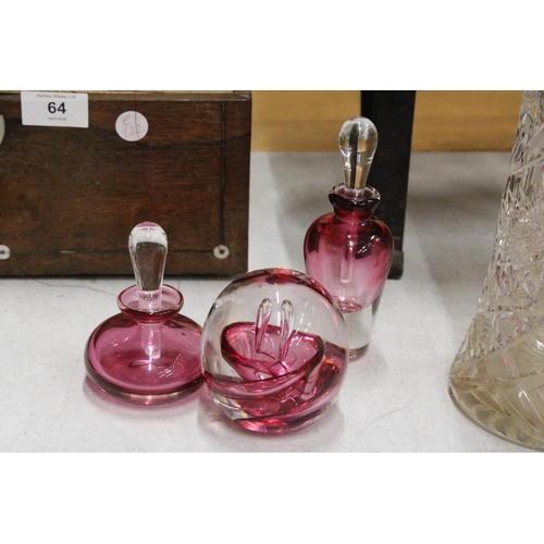 63 - THREE SIGNED AMANDA HAZELWOOD CRANBERRY ART GLASS TO INCLUDE TWO SCENT BOTTLES WITH STOPPERS AND A P... 