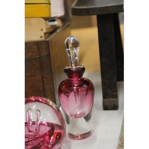 63 - THREE SIGNED AMANDA HAZELWOOD CRANBERRY ART GLASS TO INCLUDE TWO SCENT BOTTLES WITH STOPPERS AND A P... 