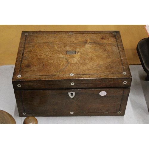 64 - AN OAK SEWING BOX WITH MOTHER OF PEARL INLAY AND CONTENTS TO INCLUDE COTTONS, NEEDLES, BUTTONS, PINS